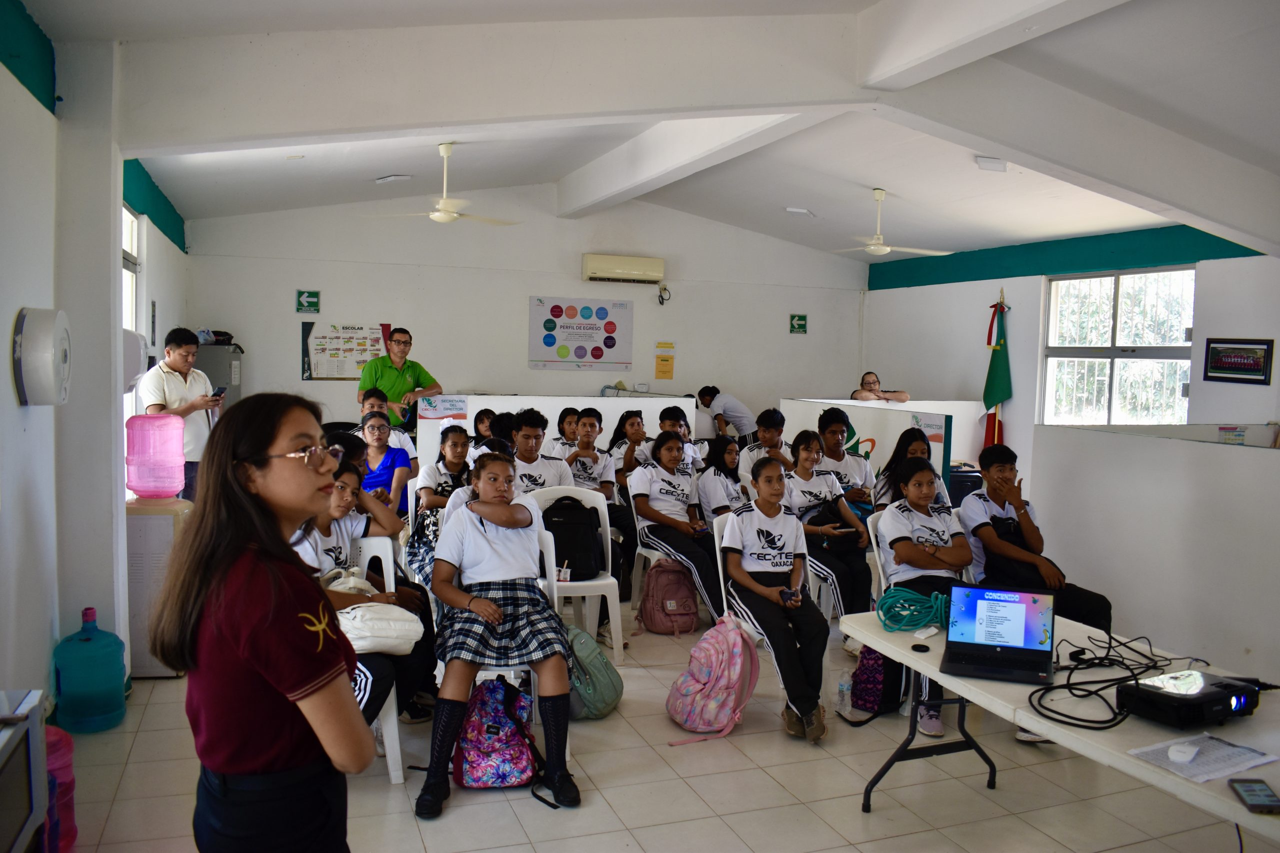 Curso/ Taller: Libera tu creatividad con CANVA, CECyTE PL36