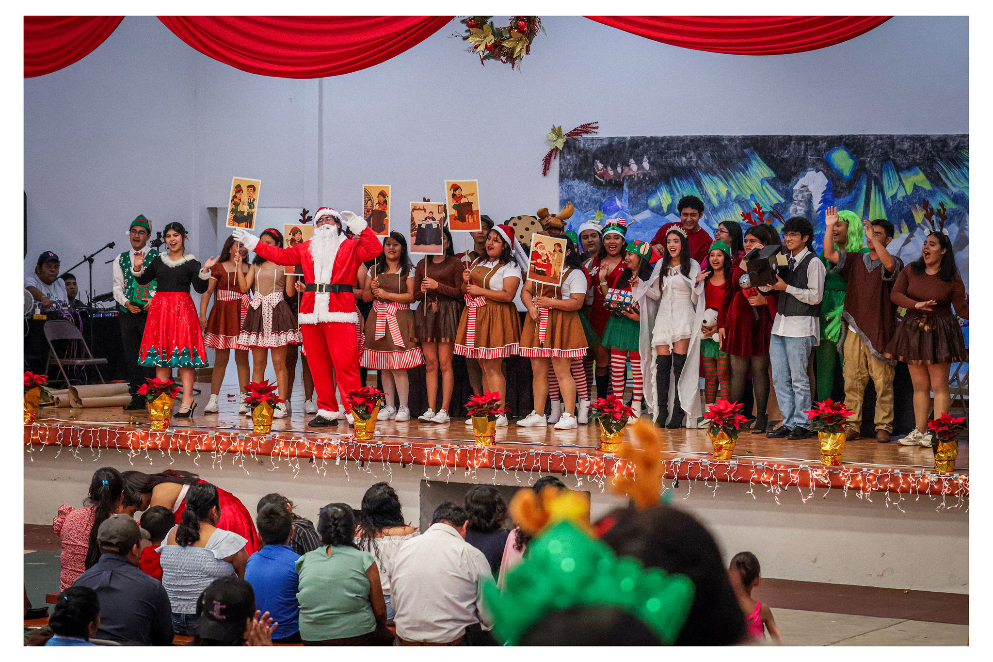 FESTIVAL NAVIDEÑO EN LA UNIVERSIDAD HISPANO