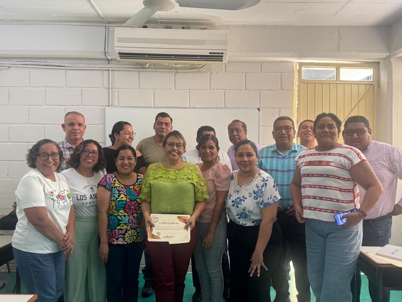 Docentes de Universidad Hispano participan en capacitación sobre pensamiento crítico e inteligencia artificial